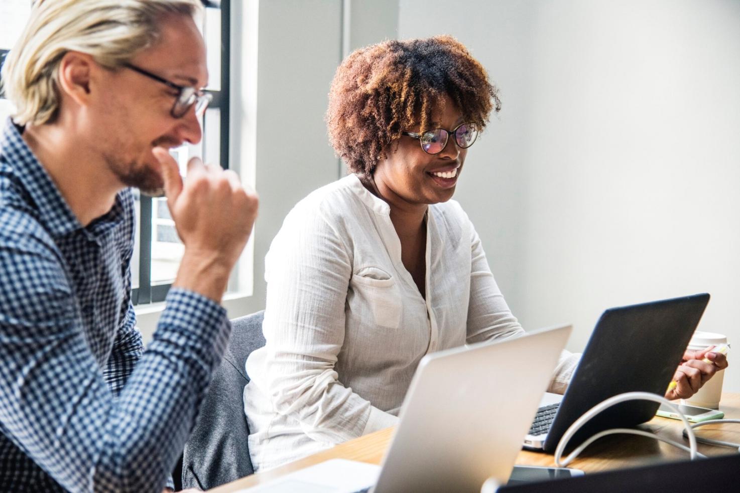 Financial analysis learning environment with charts and data