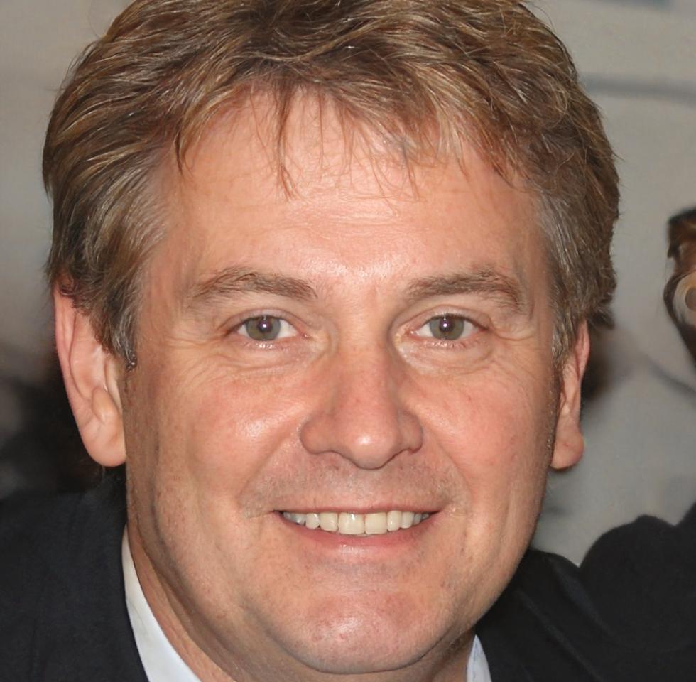 Stellan Thorvaldsen, Financial Analysis Instructor